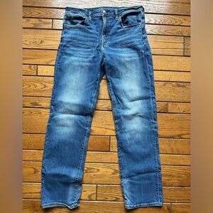 RELAXED STRAIGHT AMERICAN EAGLE MEDIUM WASH JEANS SIZE 32X34